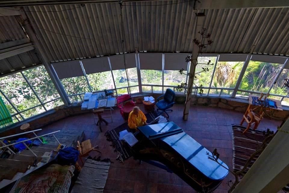 Romeyno Gutiérrez, uno de los alumnos que ha formado en la sierra, es un aclamado pianista que se presenta en el extranjero y que ha acompañado a Wheeler en dos giras por Europa.