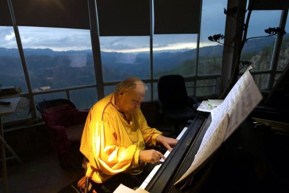 'Fue como ir a casa', recuerda el pianista de 81 años sobre la primera vez que llegó a la Sierra Tarahumara.