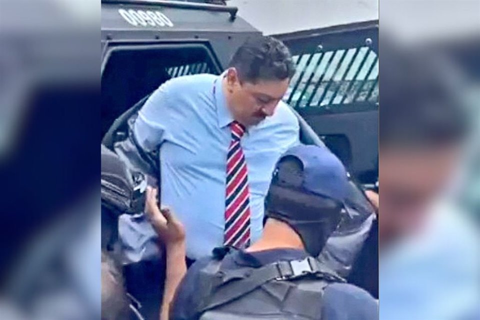 El Fiscal de Morelos, Uriel Carmona, fue detenido ayer, acusado de entorpecer investigación en Caso Ariadna, ocurrido en octubre del 2022.