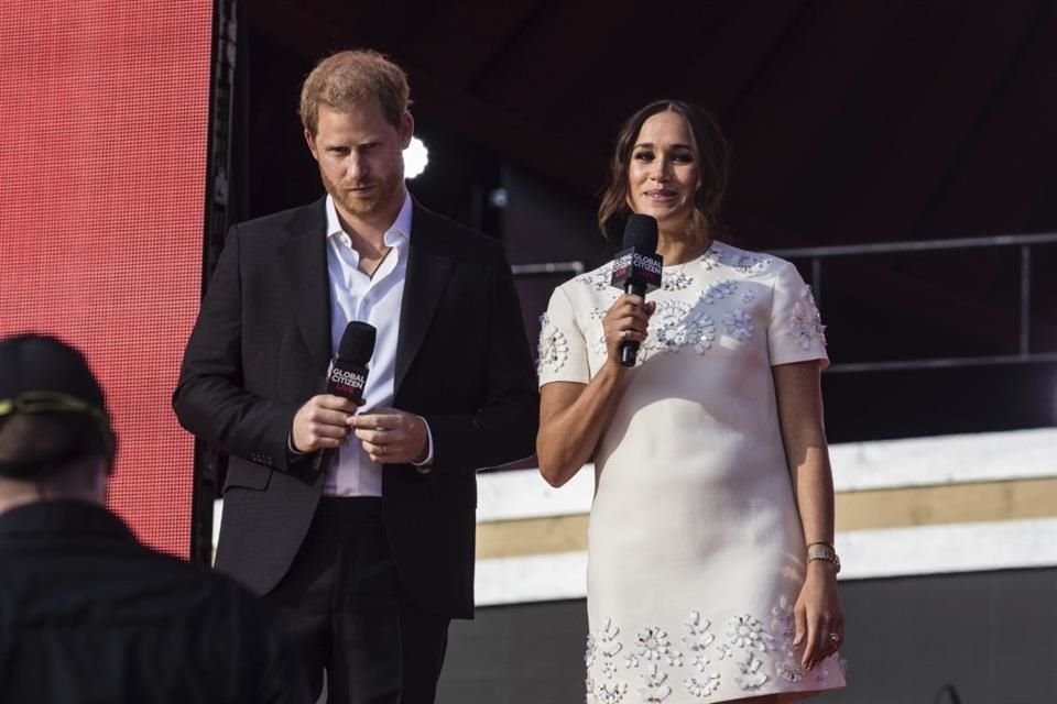 El Príncipe Enrique y Meghan Markle compraron los derechos de una novela romántica para adaptarla a las pantallas de Netflix.