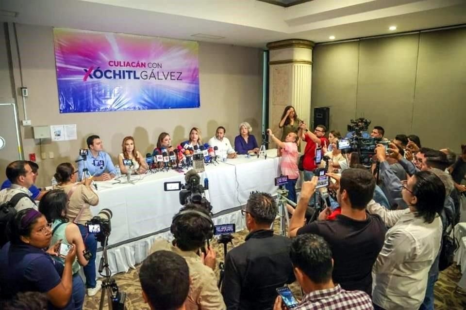 Acompañada por líderes partidistas en Sinaloa, la senadora Xóchitl Gálvez dio una conferencia en Culiacán.