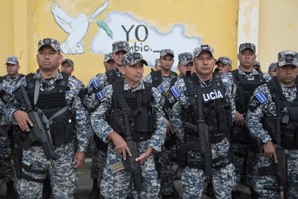 Agentes de la Policía Civil Nacional de El Salvador que fueron desplegados en Cabañas, el 2 de agosto.