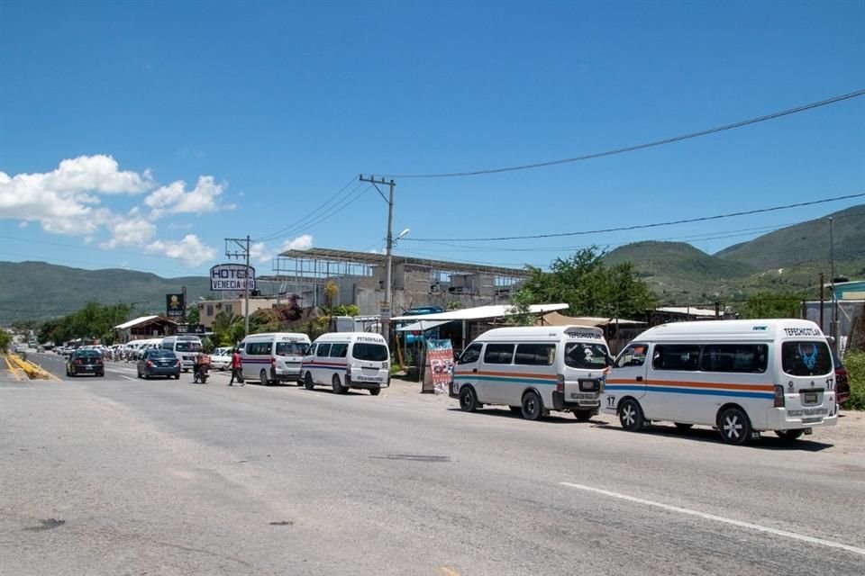 Por tercera vez en un mes, rutas de transporte público en Chilpancingo, Guerrero, suspendieron el servicio tras asesinato de 4 personas.