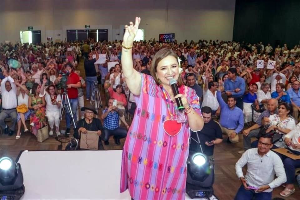 La aspirante del Frente, Xóchitl Gálvez, acudió a Culiacán, Sinaloa, como parte de su gira para obtener firmas de apoyo ciudadano.