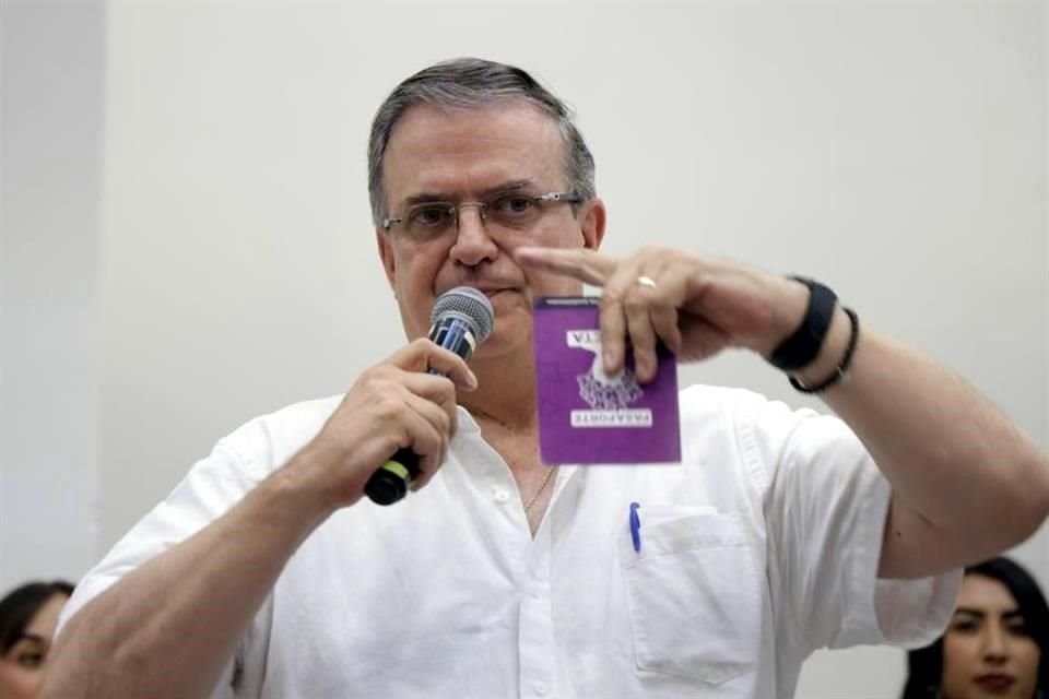 Marcelo Ebrard en conferencia de prensa en Toluca, la capital mexiquense.