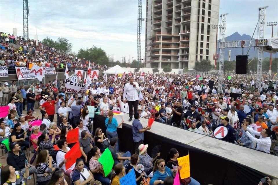Asamblea de Adán Augusto López en Monterrey, Nuevo León.