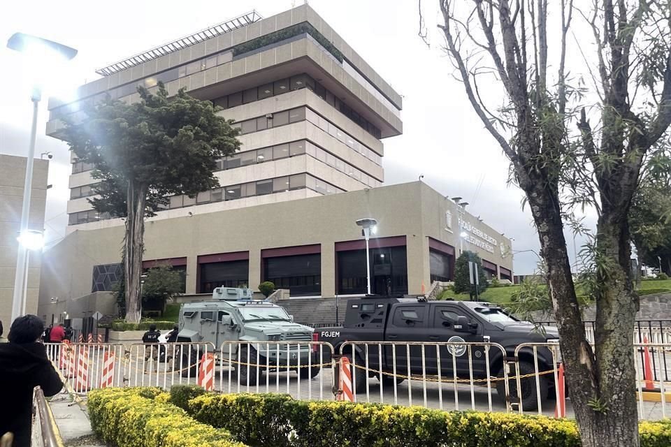 Seis detenidos, dos hombres y cuatro mujeres, en el caso de la muerte del empresario Íñigo Arenas Saiz, en el establecimiento Black Royce en Naucalpan, fueron trasladados hacia el penal de Barrientos.