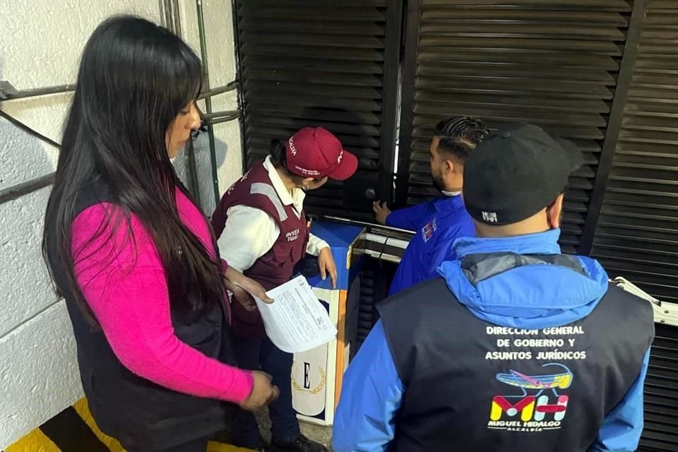 El el República, los encargados recibían a los clientes por una puerta que está en el estacionamiento.