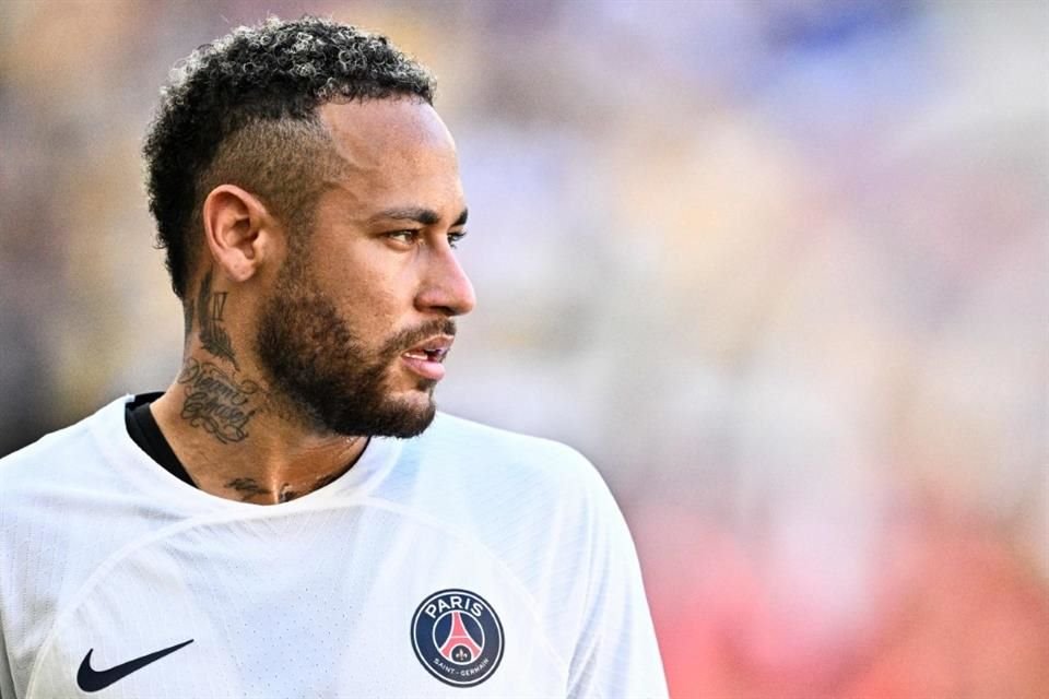 Neymar dejará al PSG y se espera que se presentado en el club saudí esta semana.