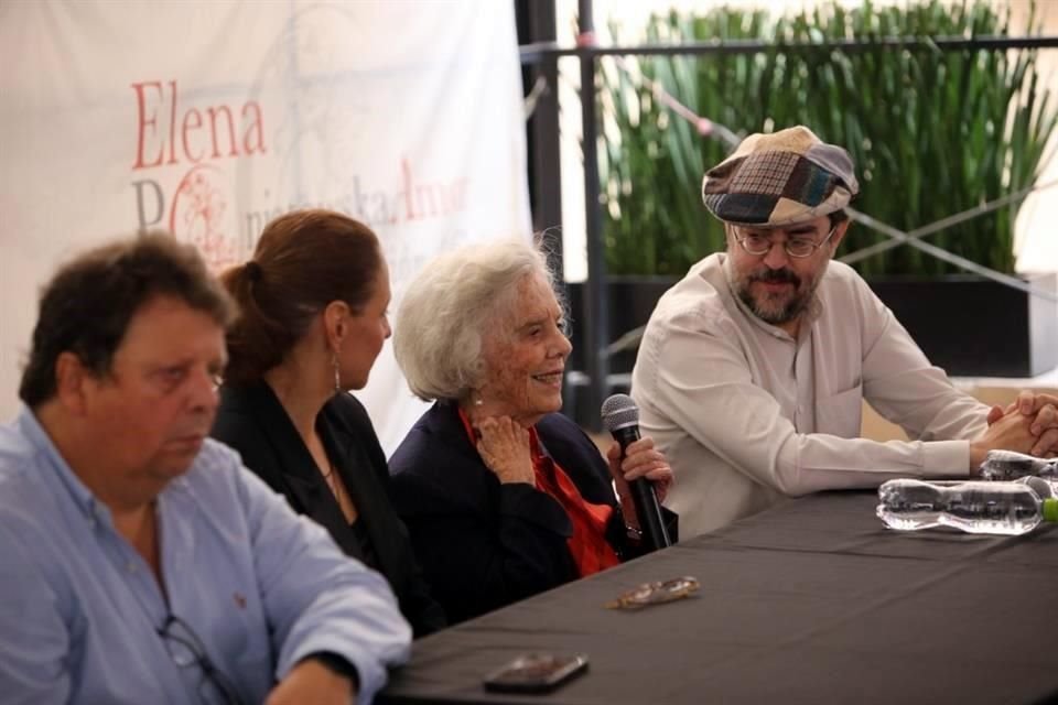 La escritora y periodista ofreció la conferencia en la fundación que lleva su nombre.