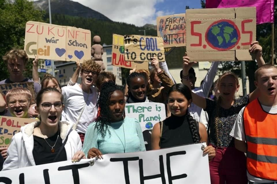 Jóvenes se encuentran demandando a los Gobiernos para exigir que se combata el cambio climático.