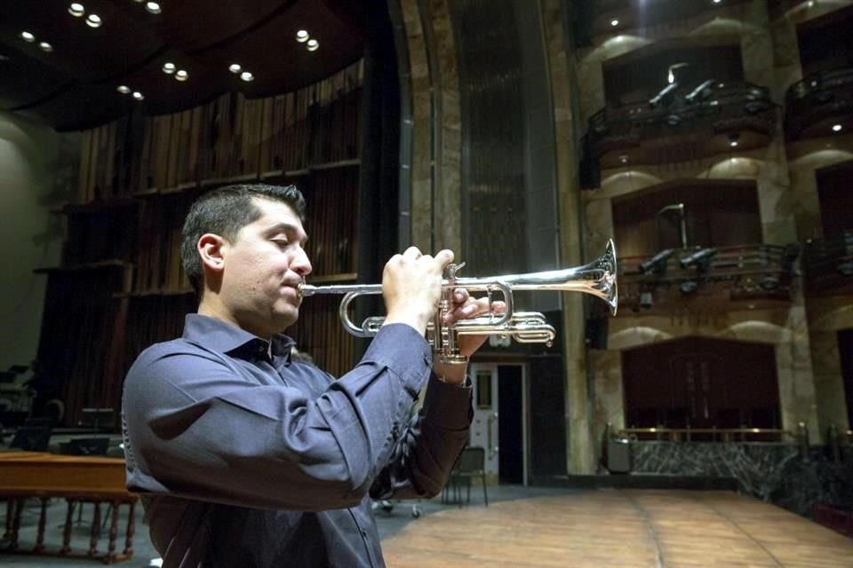 El trompetista Pacho Flores estrena 'Altar de bronce', de Gabriela Ortiz, este 19 y 20 de agosto con la Orquesta Sinfónica de Minería en la Sala Nezahualcóyotl.