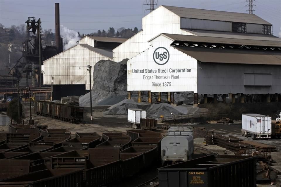 U. S. Steel recibió una ofertas de compra por parte de   Cleveland-Cliffs Inc. y Esmark Inc. por más de 7 mil millones de dólares.