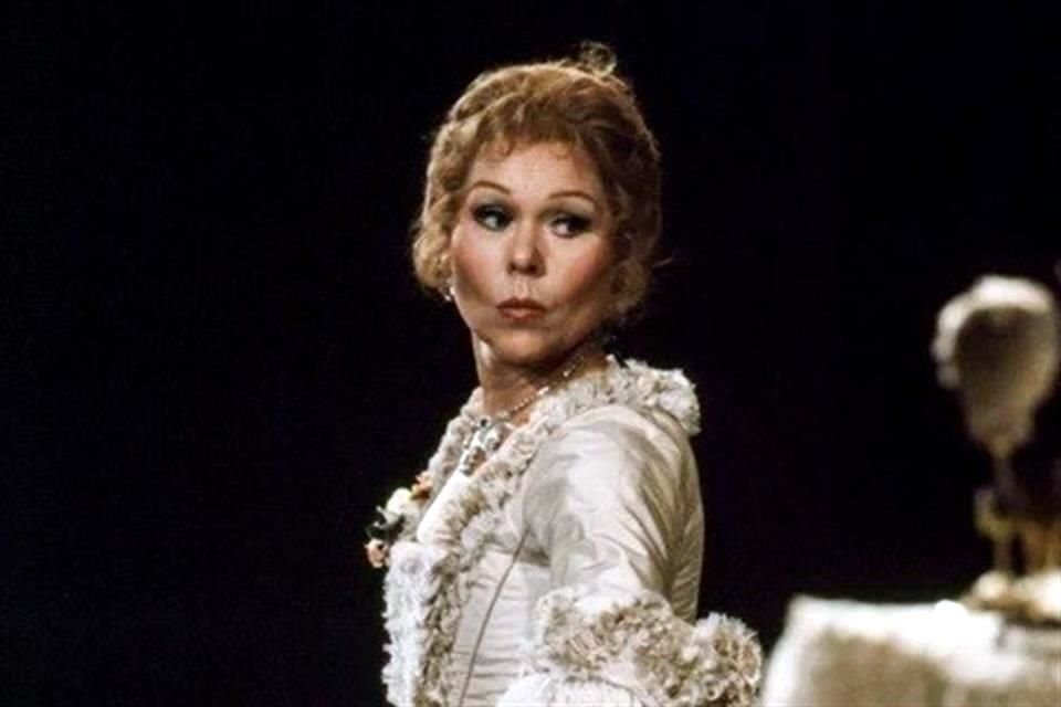 Renata Scotto es considerada una de las últimas divas de la ópera italiana; murió en Nueva York a los 89 años. En la imagen, durante su interpretación de 'Manon Lescaut', de Puccini, en la Met Opera de NY, en 1980.