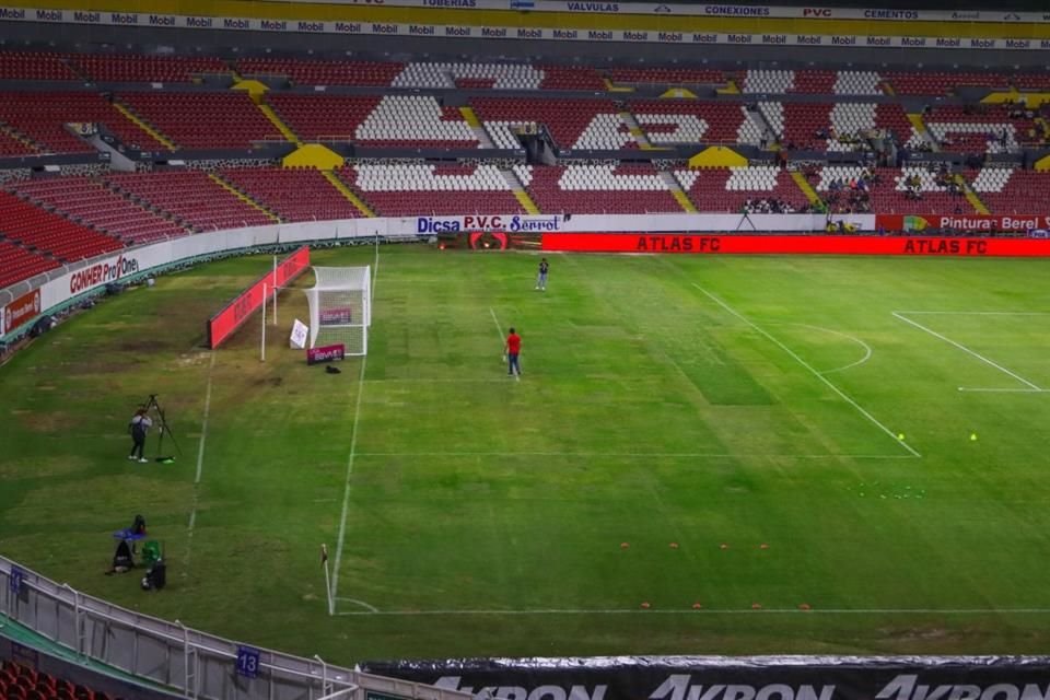 La Liga MX determinó por las malas condiciones, la cancha del Estadio Jalisco no puede recibir el Atlas vs. América.