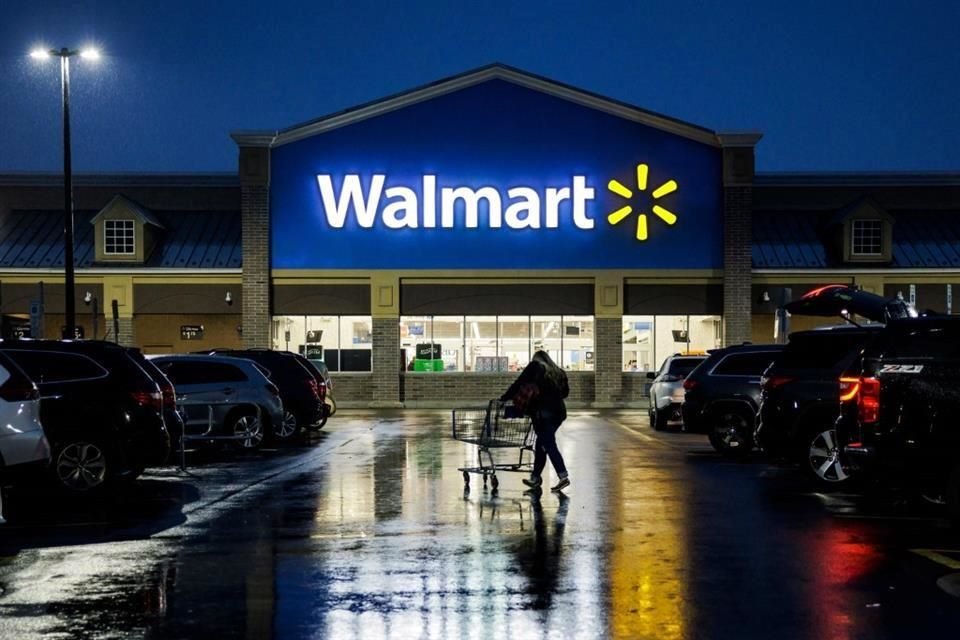 Las ventas en las tiendas estadounidenses de Walmart abiertas al menos un año aumentaron un 6.4 por ciento, excluido el combustible, en los tres meses finalizados el 31 de julio.