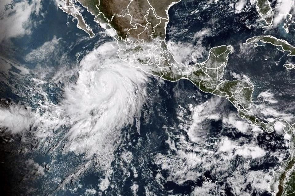 Imagen de satélite del huracán 'Hilary' de la Administración Nacional Oceánica y Atmosférica de EU.