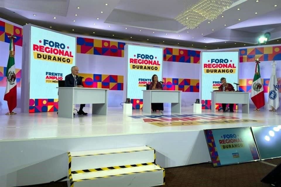 Aspecto del foro regional en Durango del Frente Amplio por México en el que participaron Santiago Creel, Xóchitl Gálvez y Beatriz Paredes.