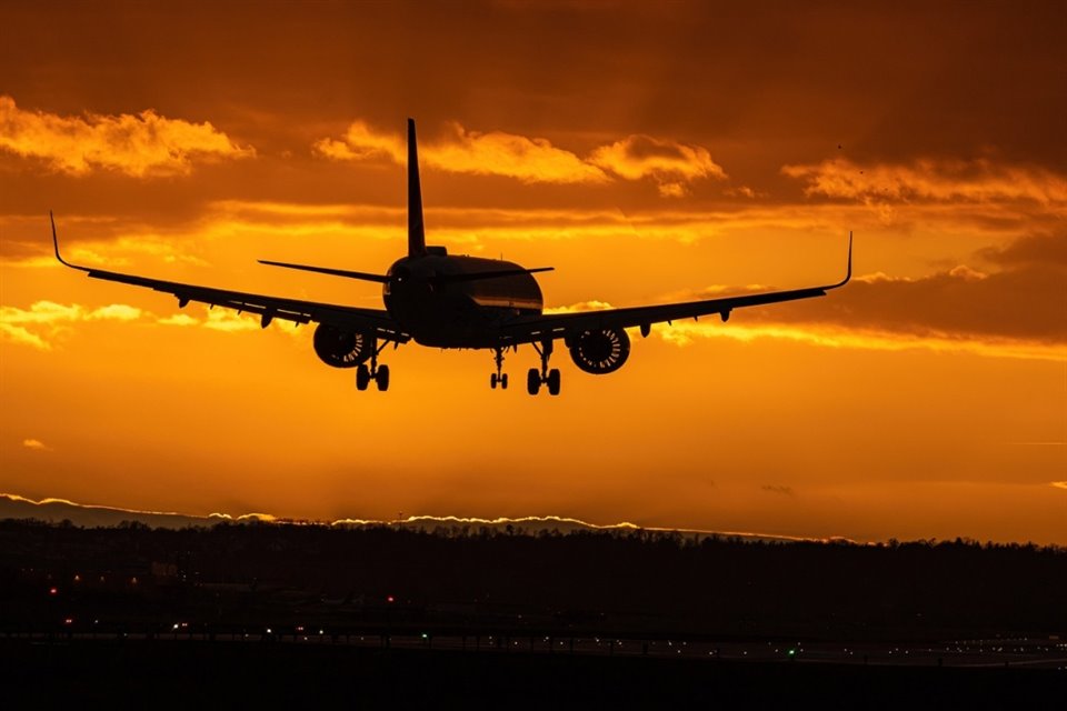 Sedena fusionará en una sola empresa a tres de los aeropuertos bajo su control, así como a la nueva aerolínea Mexicana de Aviación.