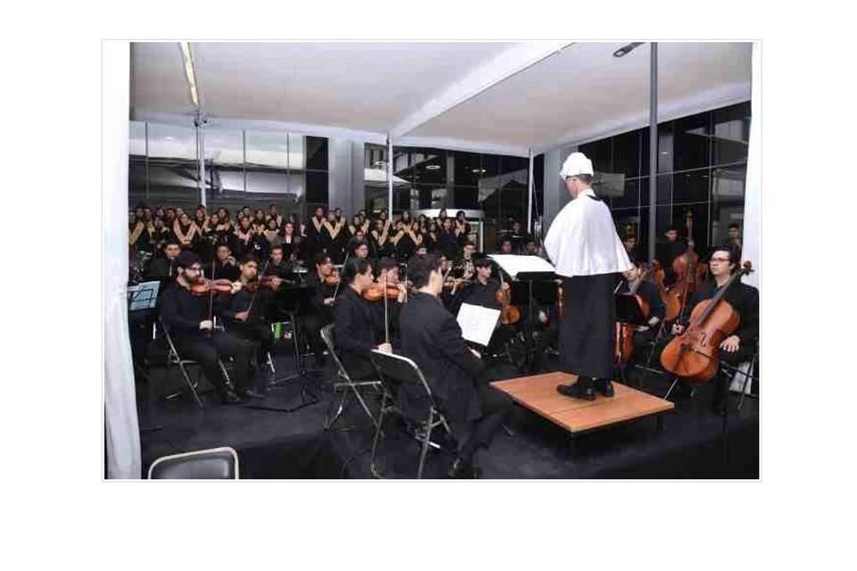 Gabriel Pliego y la Orquesta Sinfonica de la Universidad Panamericana