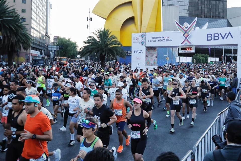 Los días previos tu entrenamiento tiene que ser muy ligero, el descanso es importante y la alimentación debe aumentar en carbohidratos.