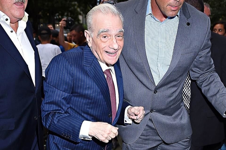 Martin Scorsese, también de 80, se vio feliz entre tantas amistades.