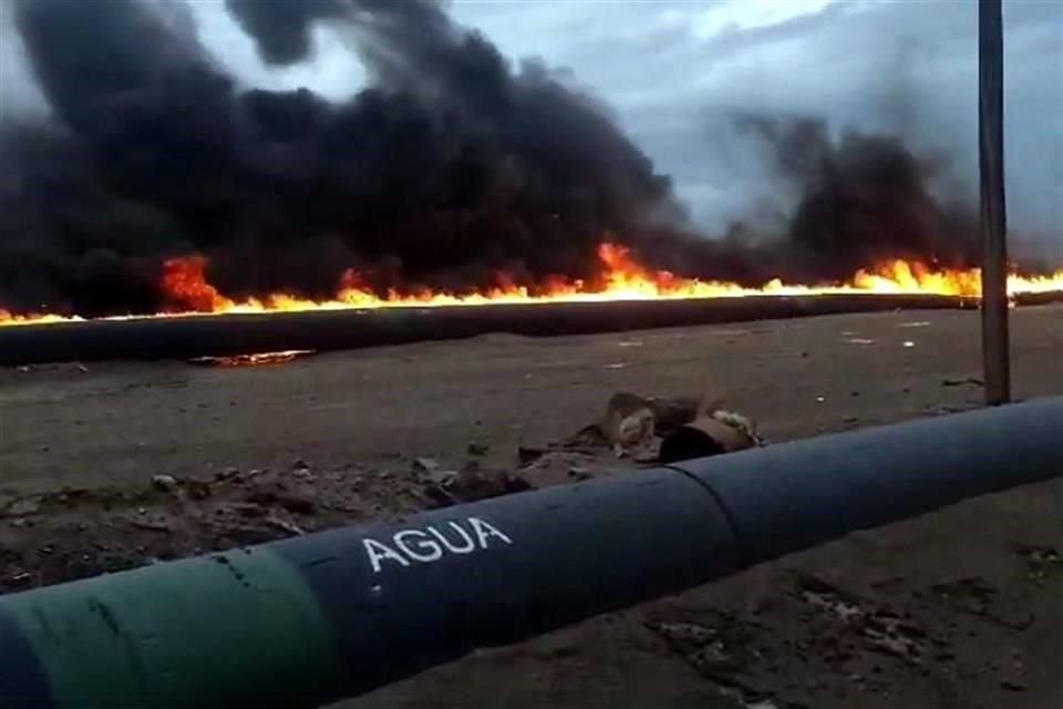 El incendio se registró en los terrenos aledaños a la compañía Rofomex, ubicada en la localidad de San Juan de la Costa.