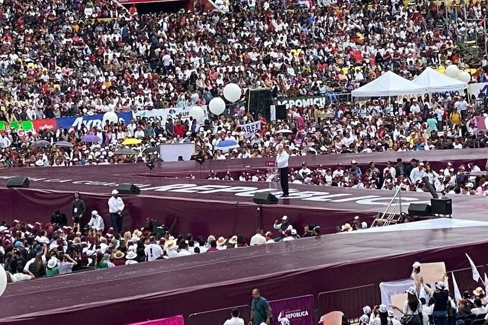 Alfredo Ramírez Bedolla, Gobernador de Michoacán, encabezó un mitin masivo en el Estadio Morelos, en Morelia capital.