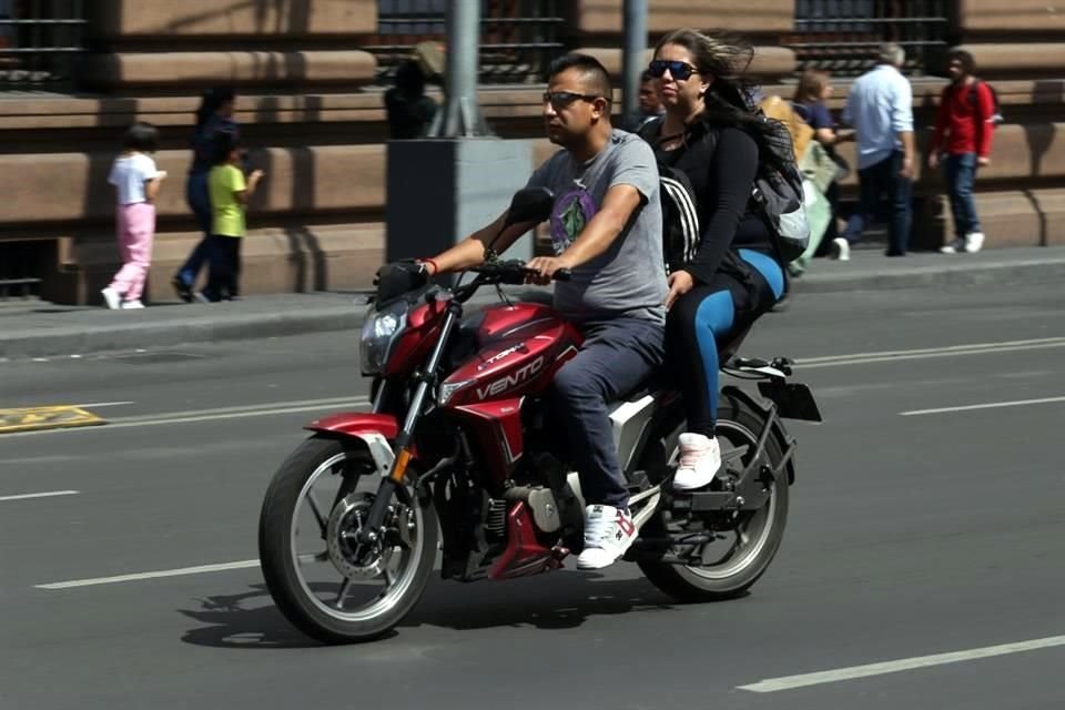 Los cascos serán entregados a motociclistas en situación vulnerable que tengan entre 18 y 45 años.