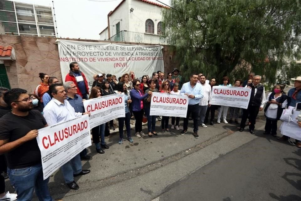 Vecinos clausuraron simbólicamente el predio # 14 de la calle Managua, aseguran que autoridades les han negado información sobre la obra.