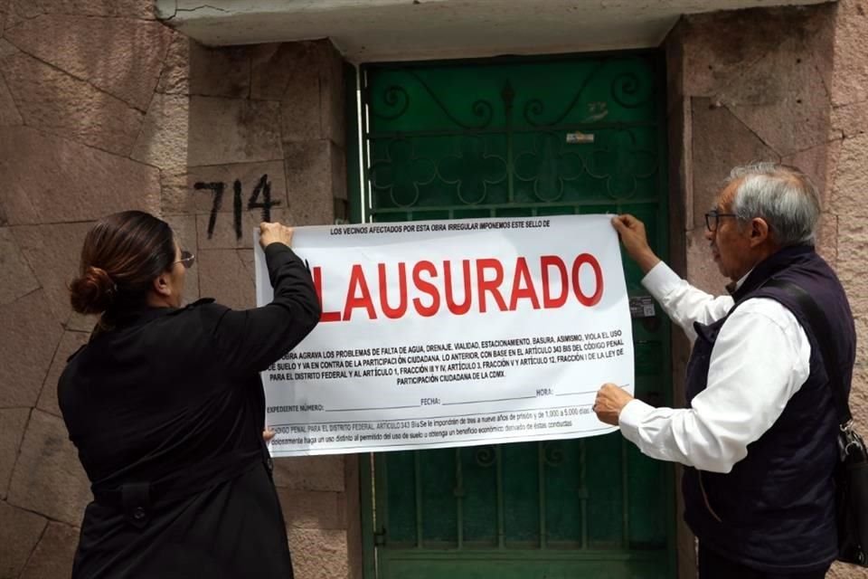 Vecinos clausuraron simbólicamente el predio # 14 de la calle Managua, aseguran que autoridades les han negado información sobre la obra.