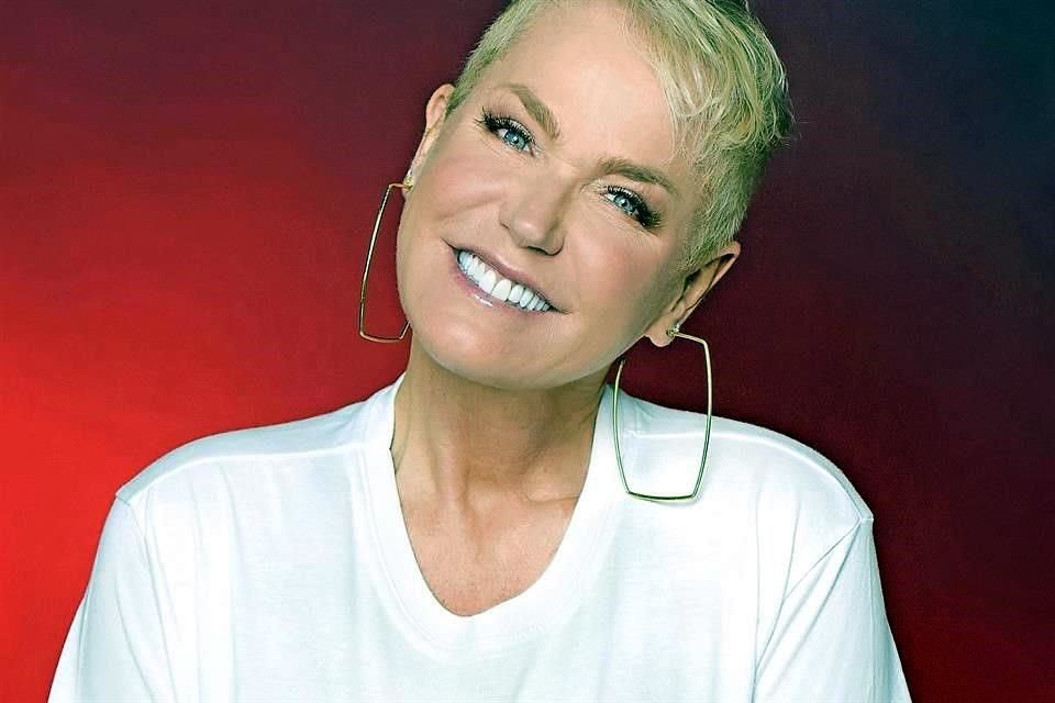 Admite la brasileña Xuxa haber contribuido a distorsionar los estándares de belleza y ocultar la diversidad en su país.