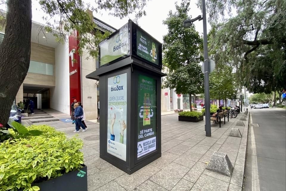 De otra empresa, un módulo ofrece reciclaje.