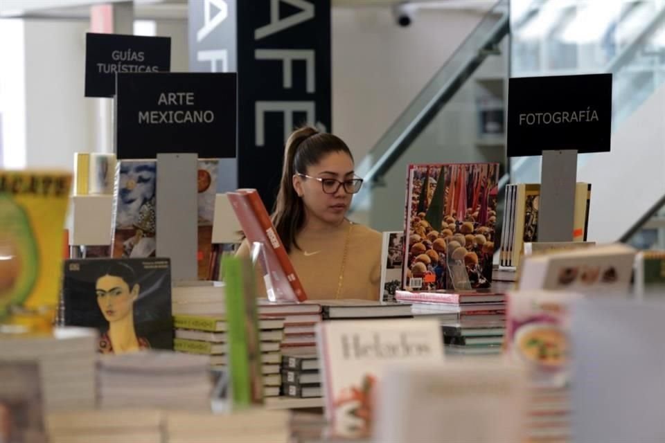Aspecto de la Librería Rosario Castellanos del FCE, en la Colonia Condesa.