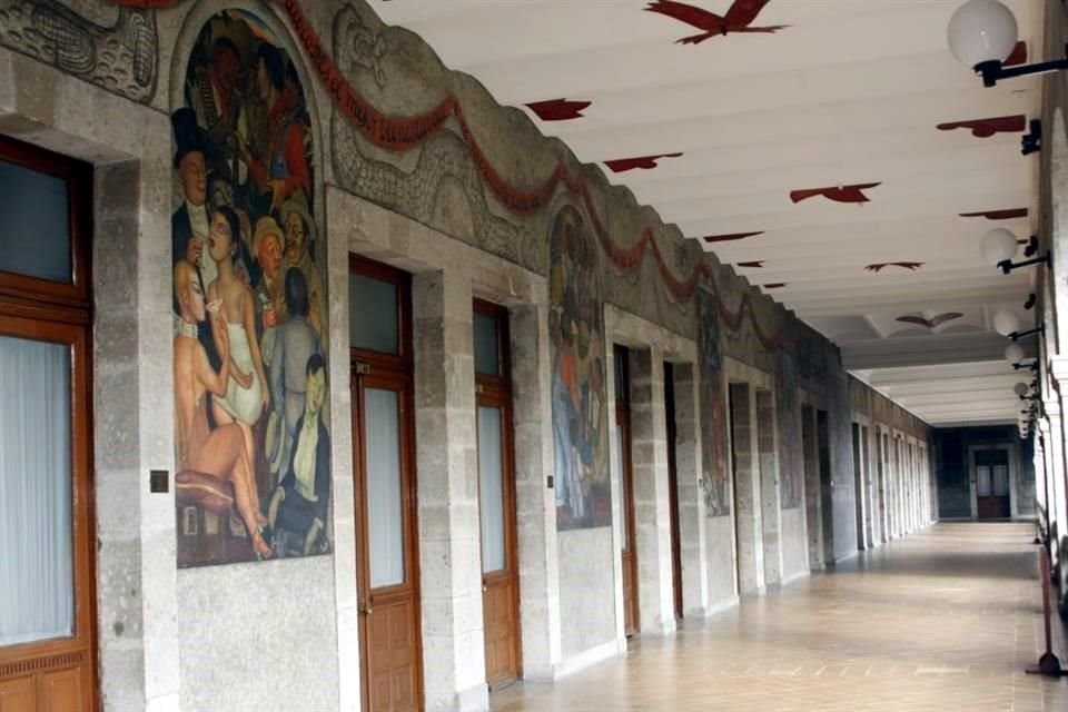 El inmueble resguarda un proyecto muralístico monumental del artista Diego Rivera, realizado entre los años 1923 y 1928.