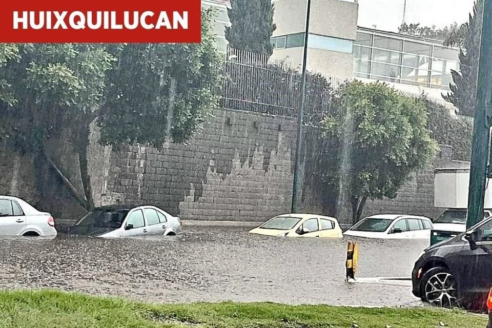 Diversas inundaciones y fuertes daños materiales se registraron tras la tormenta que azotó a la CDMX ayer por la tarde.