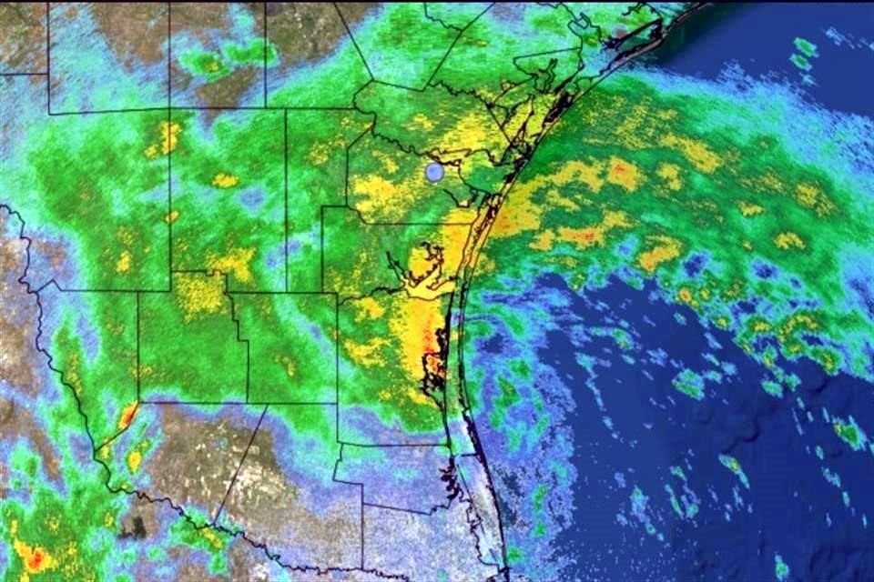 La tormenta tropical 'Harold' tocó tierra en la costa sur de Texas y se esperan fuertes lluvias.