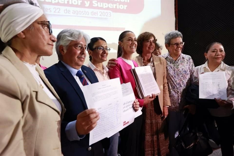 Especialistas en Educación Superior plantearon algunos de los retos ante Claudia Sheinbaum, aspirante presidencial de Morena.