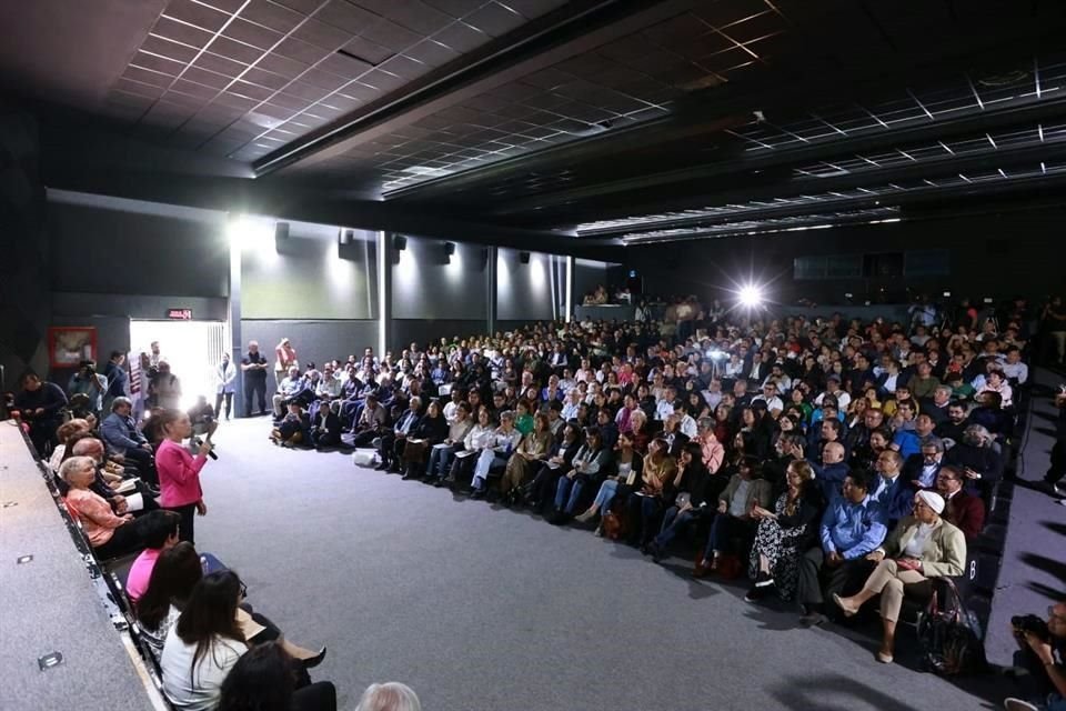 El encuentro con la aspirante morenista se llevó a cabo en el Cine Villa Olímpica, en Tlalpan.