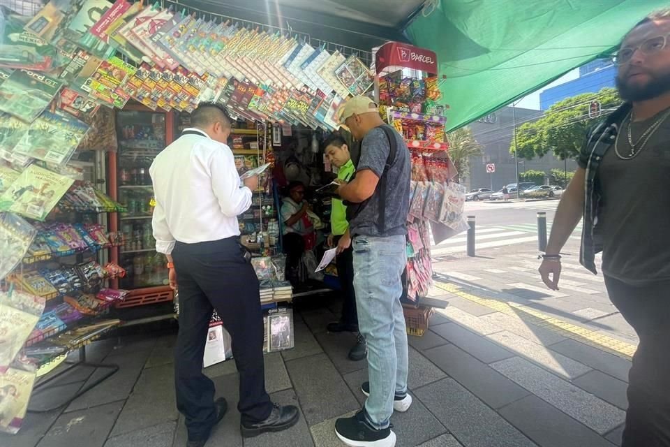 Brigadistas que promocionan a Sheinbaum recorrieron ayer la Colonia San José Insurgentes.