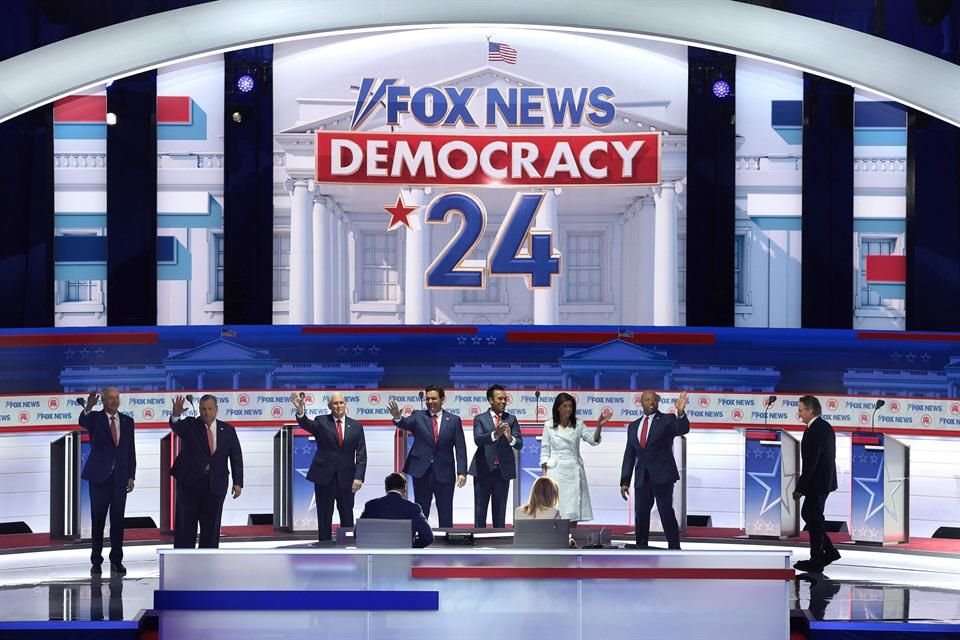 Republicanos debatieron sin el ex Presidente Donald Trump en el primer ejercicio para escoger la nominación del partido.