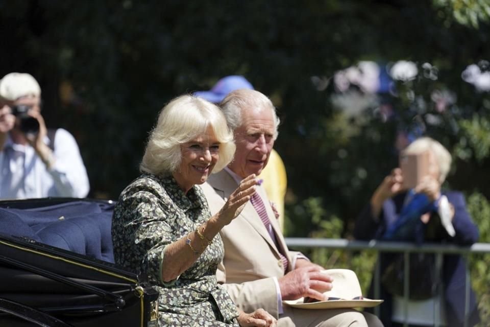 El Rey Carlos III concretará del 20 al 22 de septiembre su postergada visita a Francia; será su primera visita al país tras su coronación.