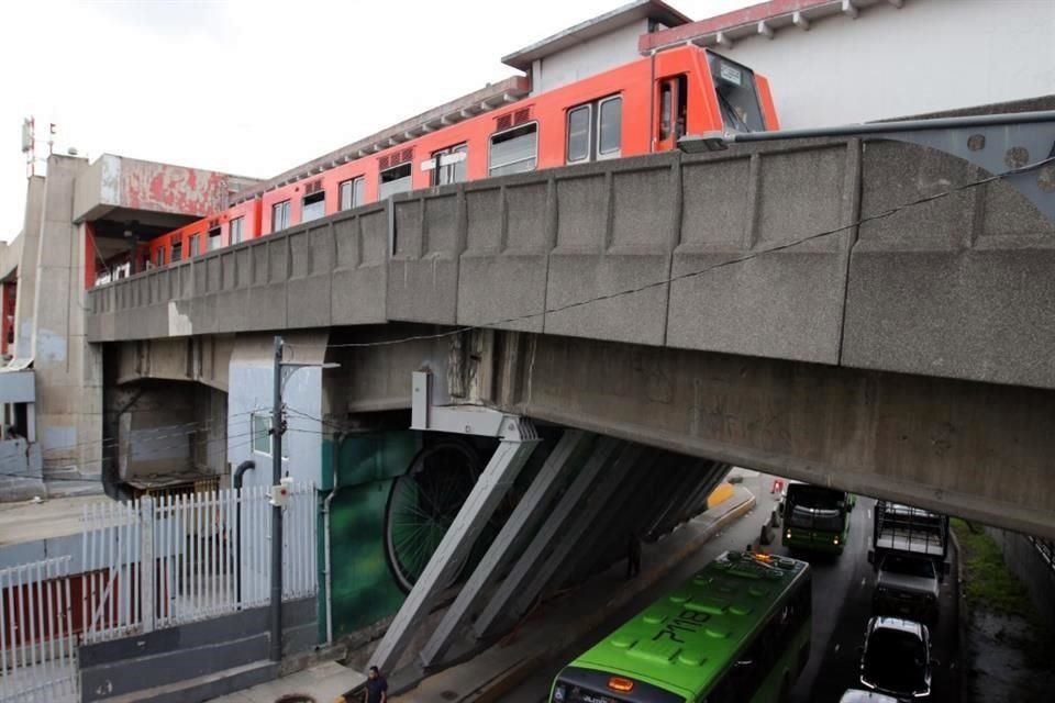 HUNDIMIENTO Autoridades anunciaron que el tramo elevado de la Línea 9 será rehabilitado.