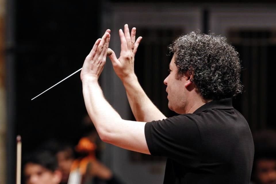 Dudamel en 2019, durante el ensayo de un concierto que presentó en México, en el Palacio de Bellas Artes.