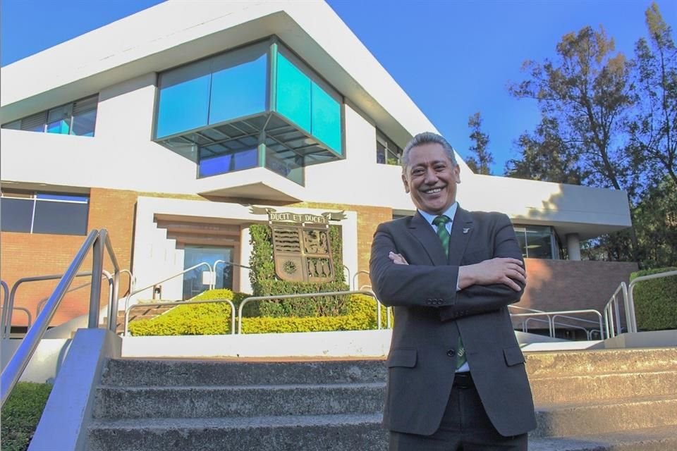 Hugo Avendaño Contreras asume la Rectoría de la Universidad Intercontinental en sustitución de Bernardo Ardavín.