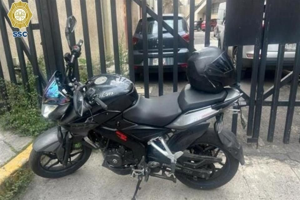 Durante su patrullaje policías notaron que el sospechoso circulaba de manera inusual a bordo de una motocicleta.