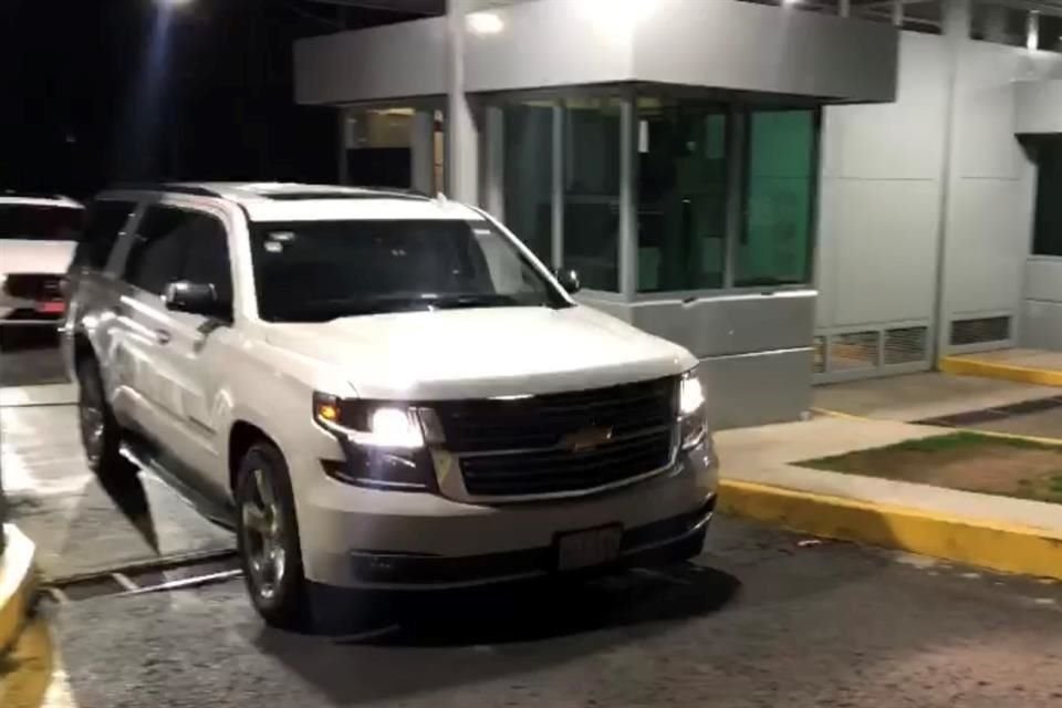 Hernández Flores salió del penal a bordo de una camioneta Suburban Premier junto con su familia.