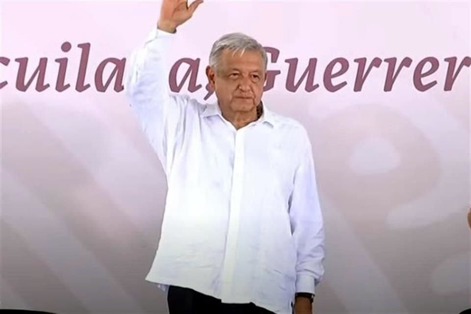 AMLO durante evento en costa chica de Guerrero.