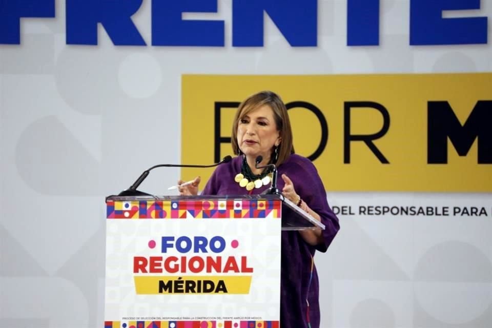 Xóchitl Gálvez en el último Foro Regional del Frente Amplio Por México, llevado a cabo en las instalaciones del Centro de Convenciones Yucatán Siglo XXI.