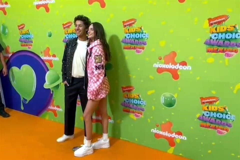 Juanpa Zurita, Macarena Achaga, Mario Bautista y más talento juvenil colmó la alfombra naranja de los Kids' Choice Awards 2023.